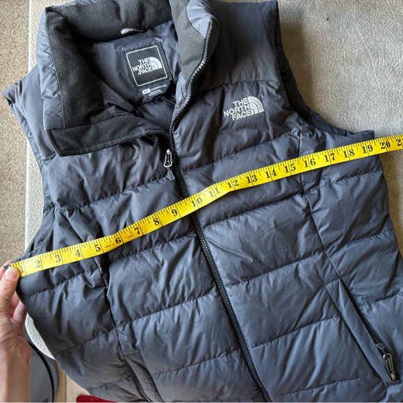 Northface puffer vest - Picture 9 of 11